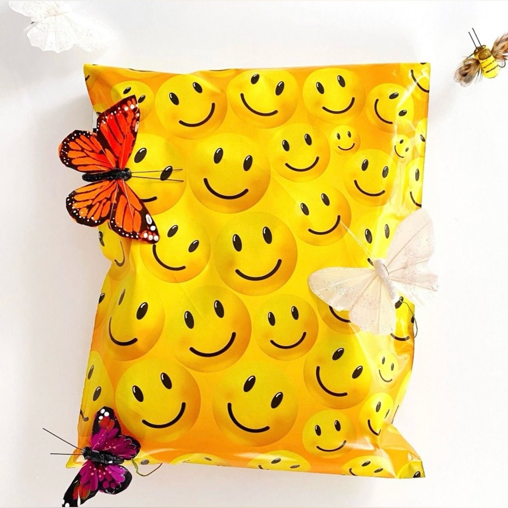 20 Poly Mailers 10 x 13 Happy Face